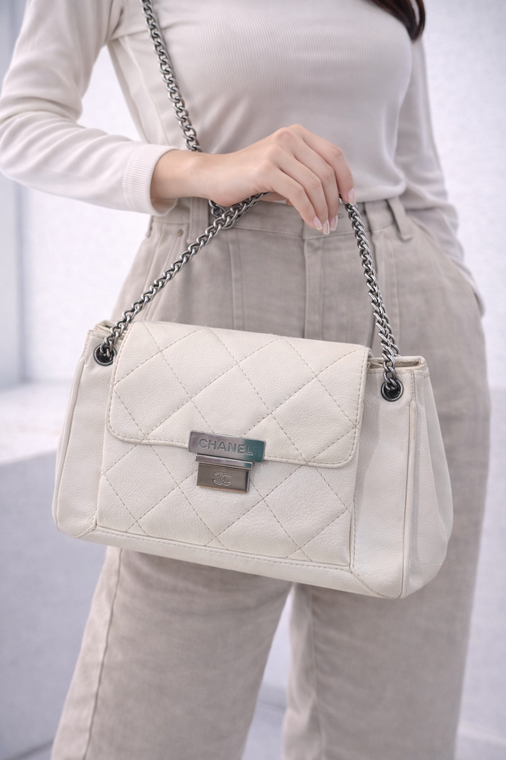 Chanel Vintage Medium Accordion Flap Bag – White Lambskin Leather