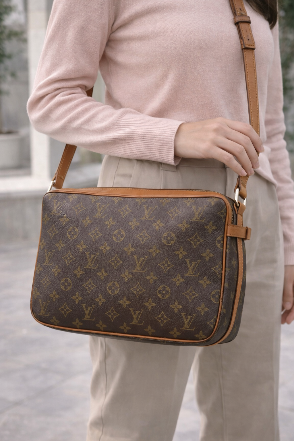 Louis Vuitton Monogram Sac Bandoulière Shoulder Bag | Vintage LV Crossbody