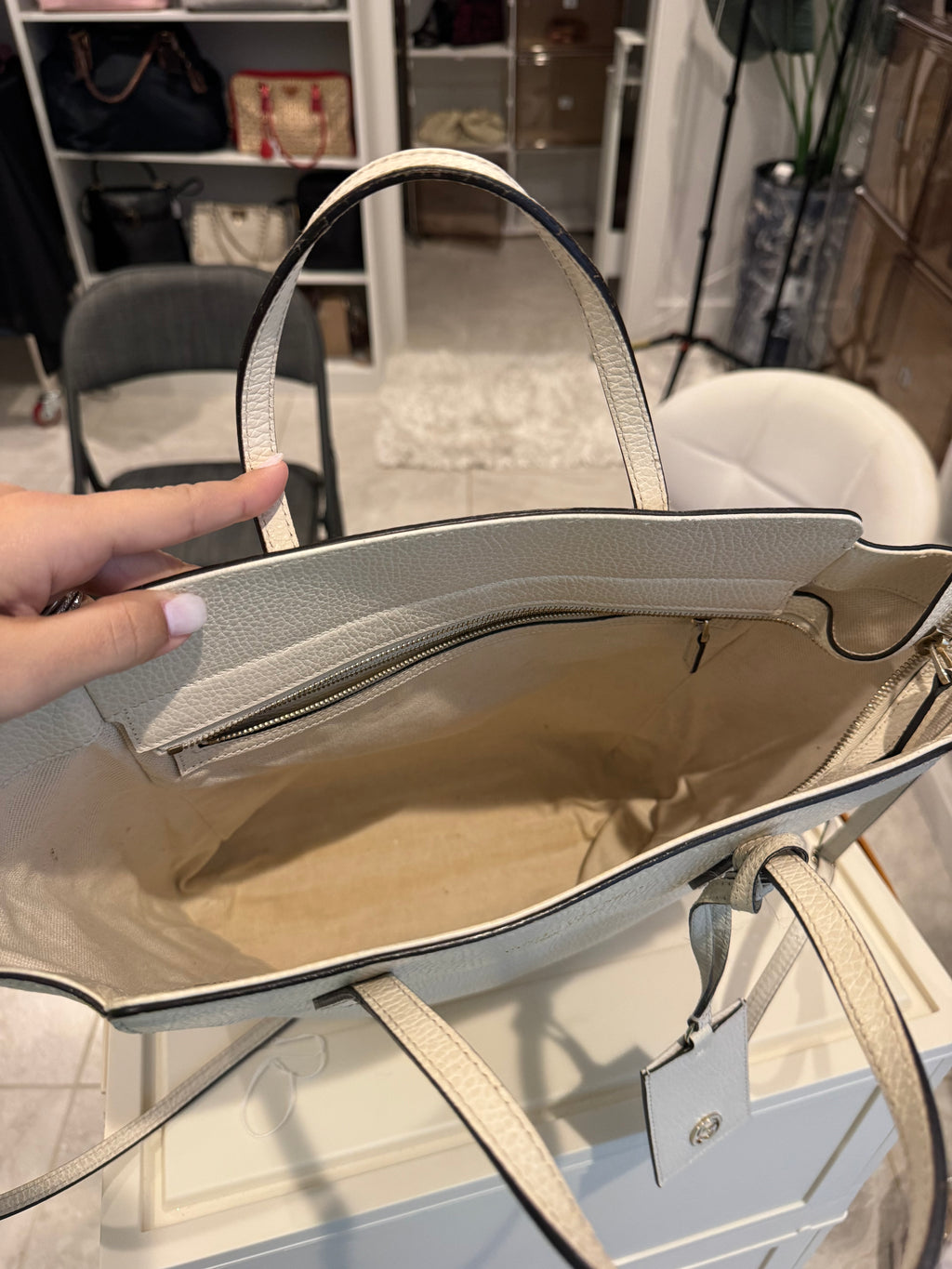 Gucci Light Grey Pebbled Leather Tote Bag – Made in Italy | Luxury Designer Handbag