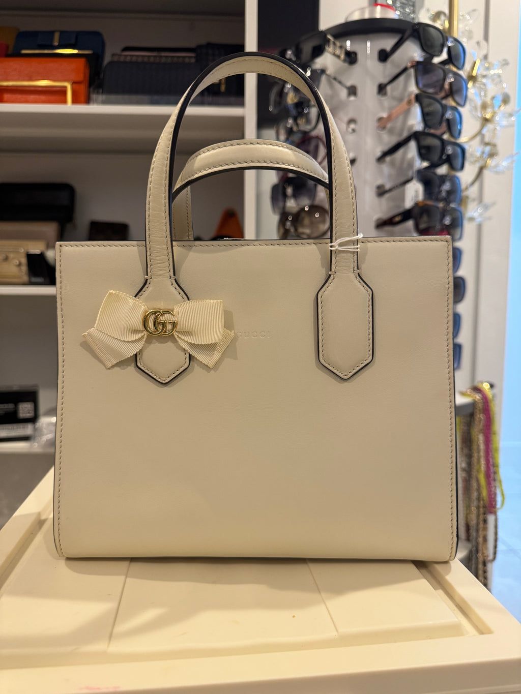 Gucci GG Ribbon small tote in white leather with a bow accent