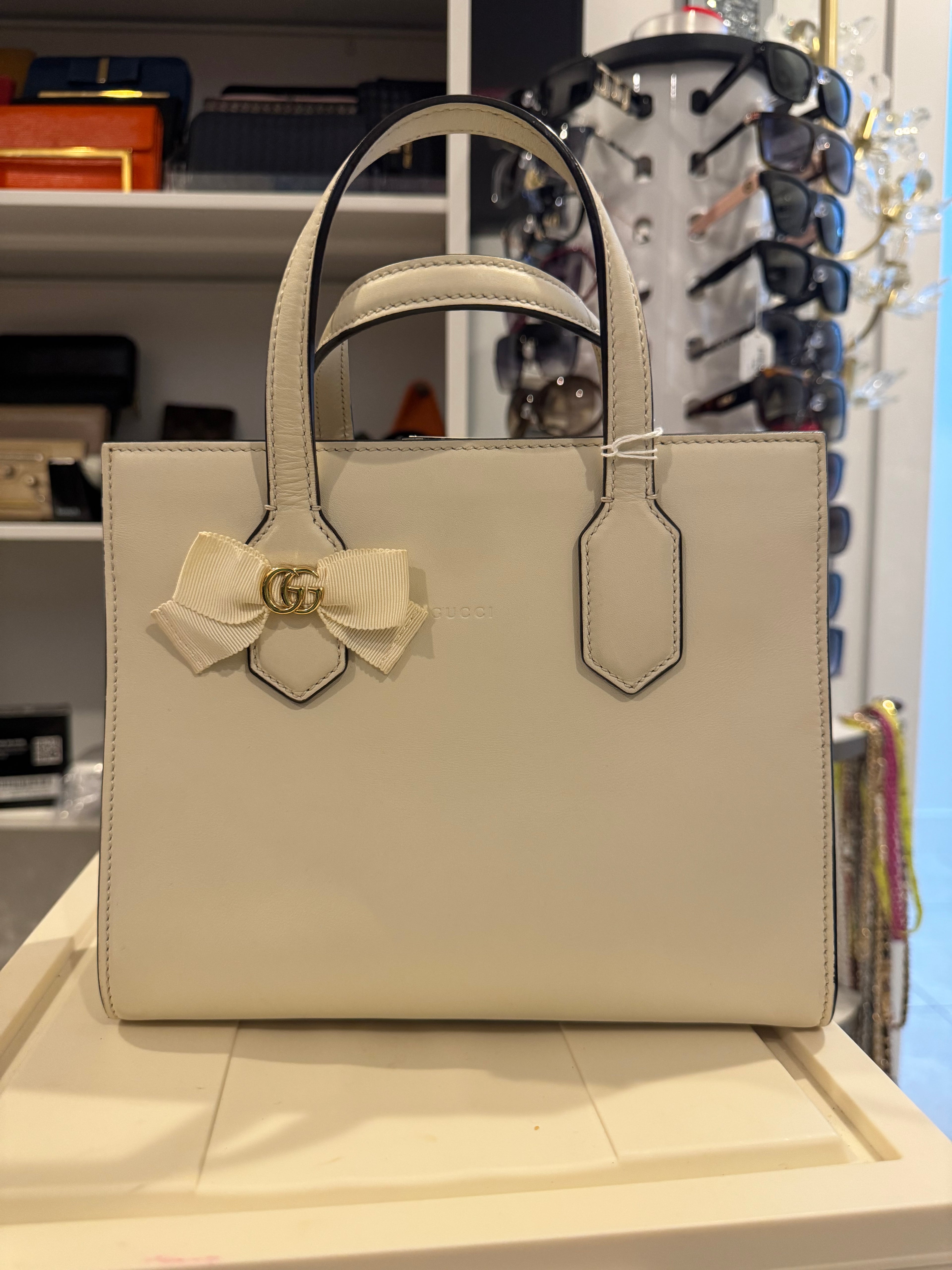 Gucci GG Ribbon small tote in white leather with a bow accent
