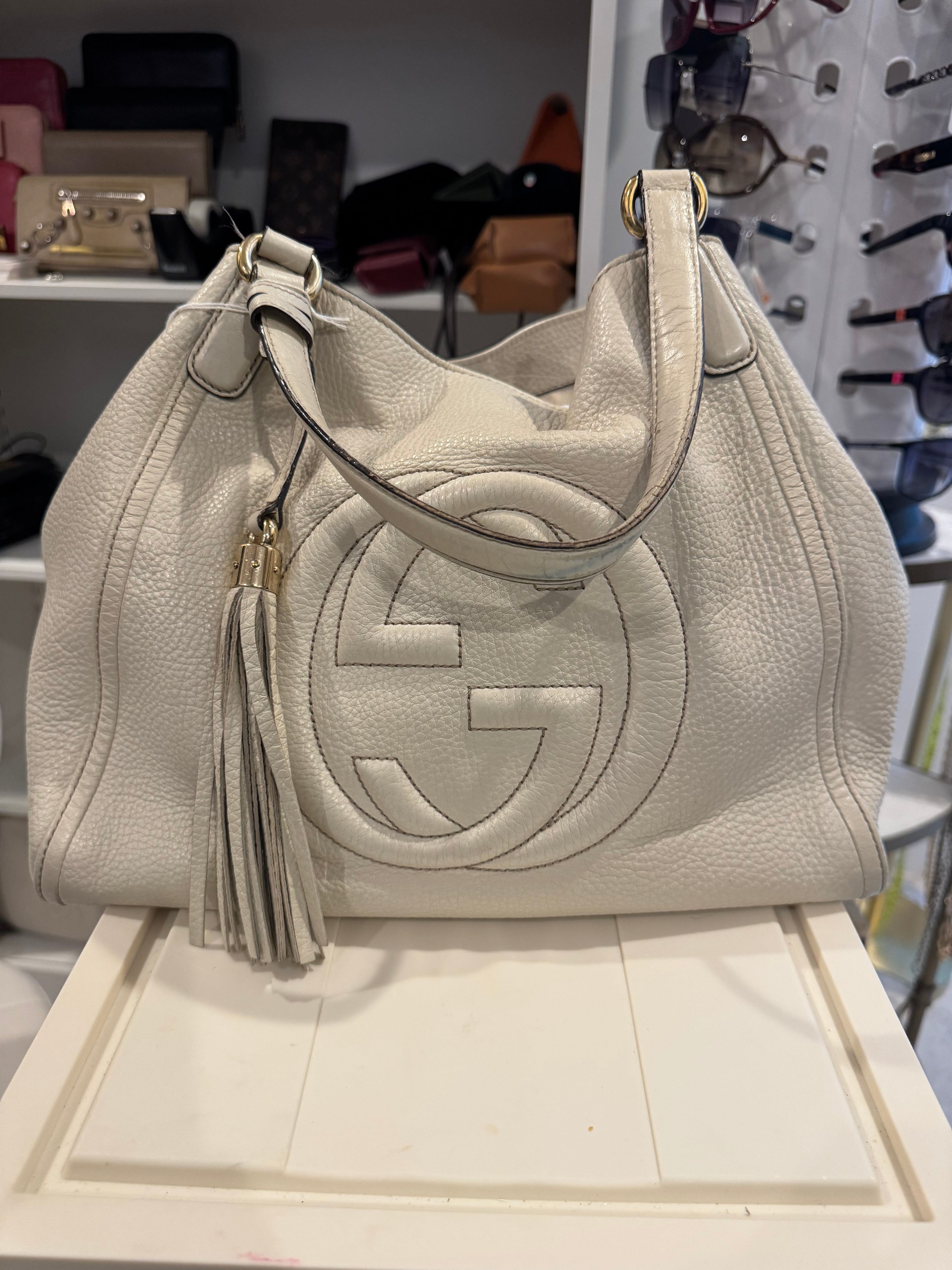 Gucci Soho Large Tote Bag – White Pebbled Leather with Tassel