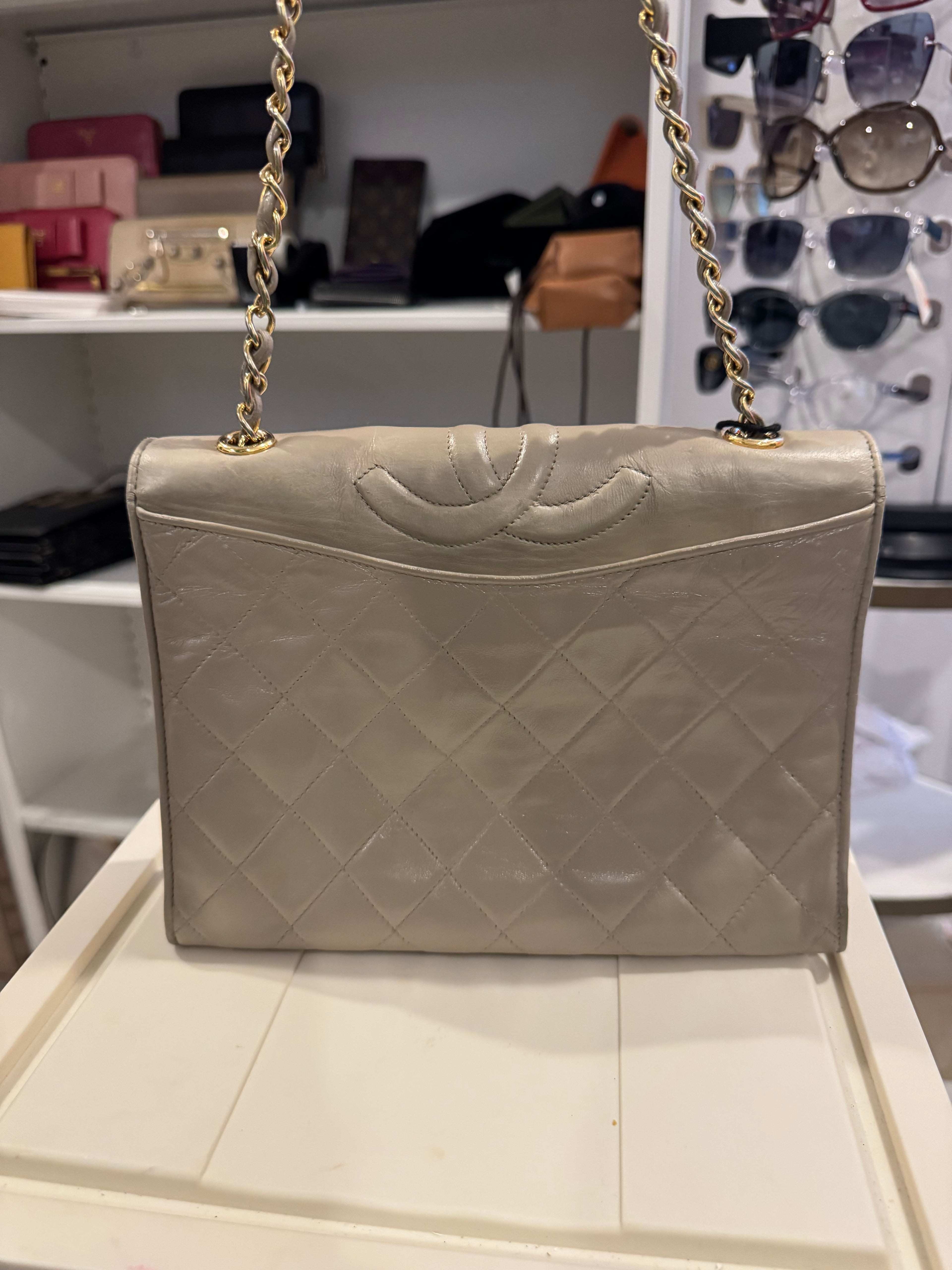 Vintage Chanel Matelassé Full Flap Chain Shoulder Bag – Beige/Ivory Lambskin with Gold Hardware