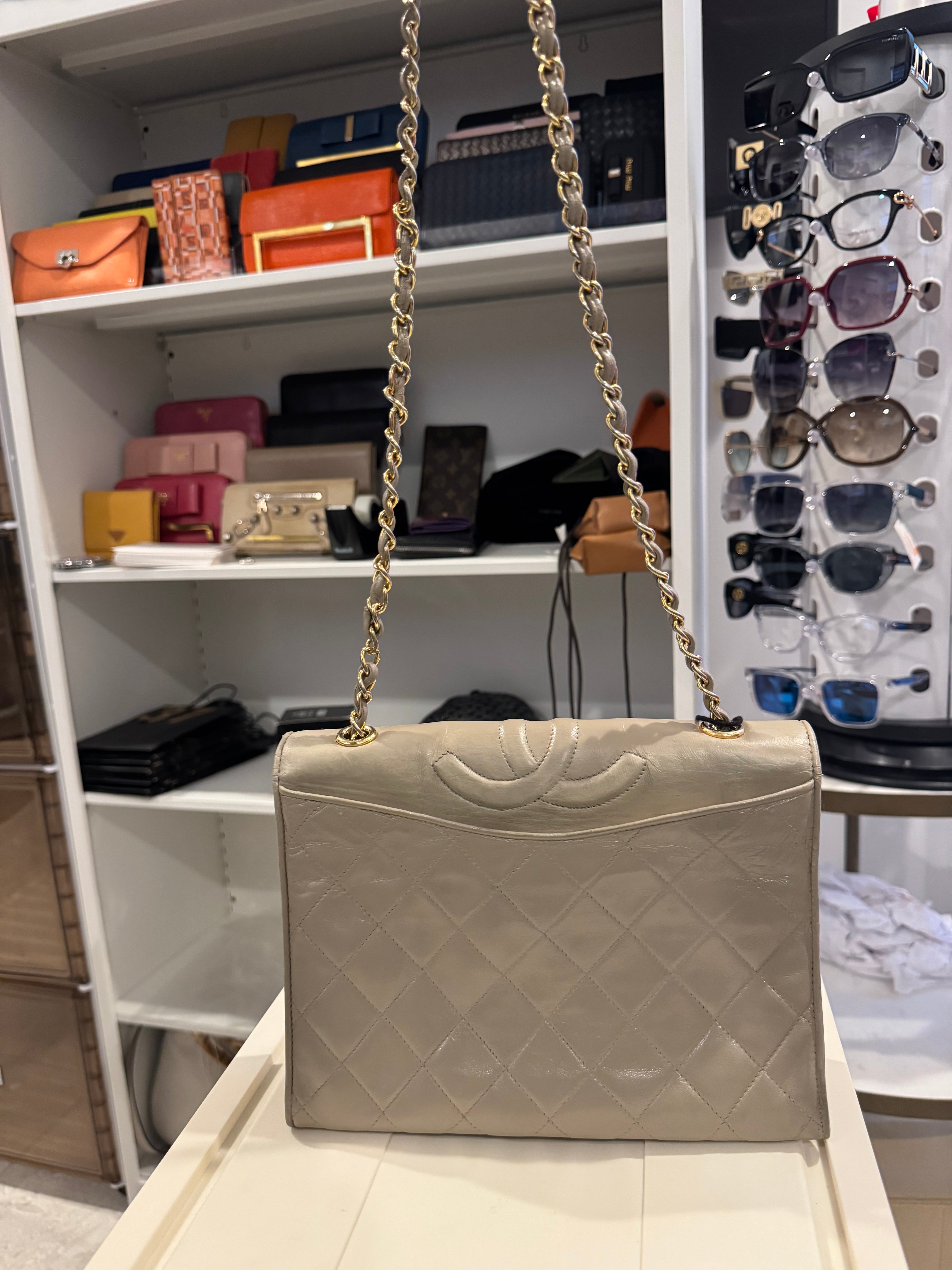 Vintage Chanel Matelassé Full Flap Chain Shoulder Bag – Beige/Ivory Lambskin with Gold Hardware