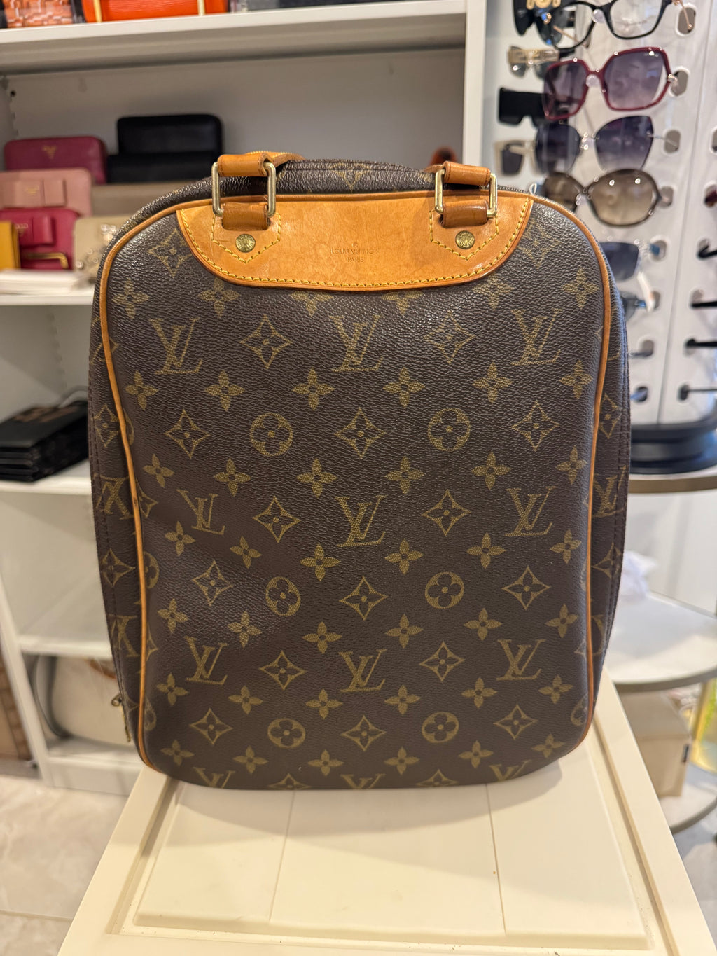 Louis Vuitton Excursion Monogram Canvas Handbag – Vintage