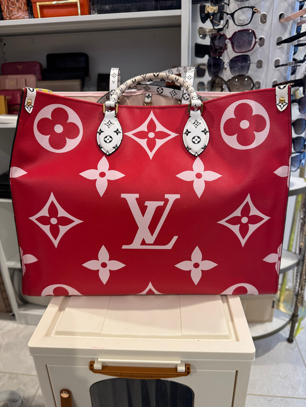Louis Vuitton Onthego MM Tote Bag – Giant Monogram Multicolor Canvas