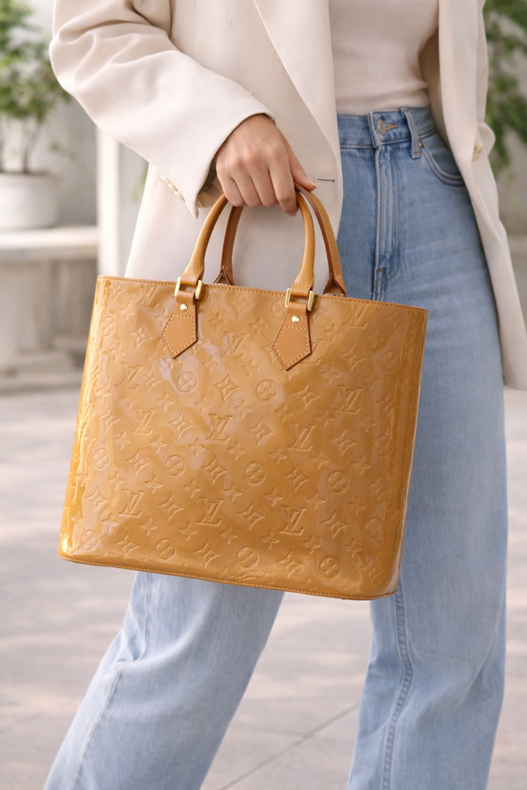 Louis Vuitton Houston Monogram Vernis